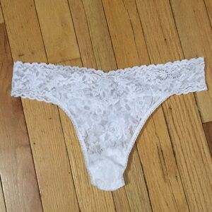 NWOT Hanky Panky signature lace “I Do”  thong panties. Original rise. White